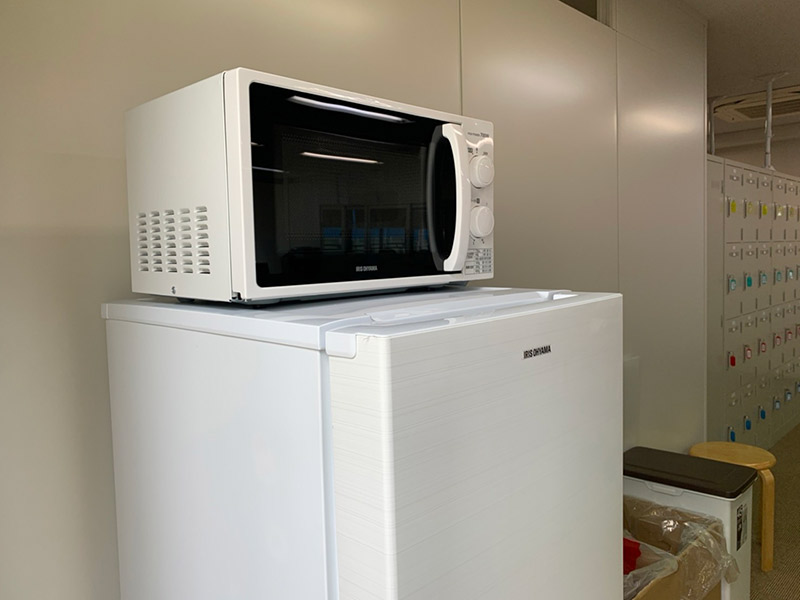 レンジと冷蔵庫もあるのでお昼にご利用ください