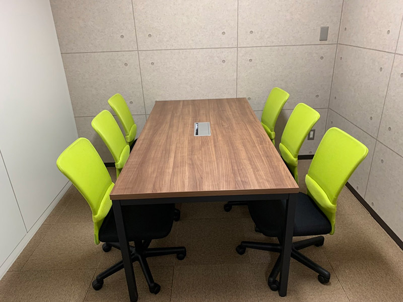 スチールパーテーションで施工された相談室です